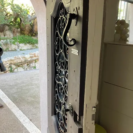 Picasso Walk Cosy Charm In Heart Of Old Town Ac And Wifi Antibes