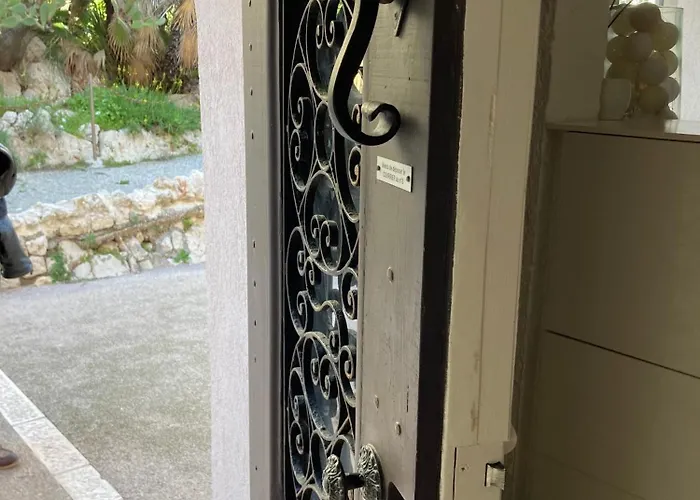 Picasso Walk Cosy Charm In Heart Of Old Town Ac And Wifi 昂蒂布