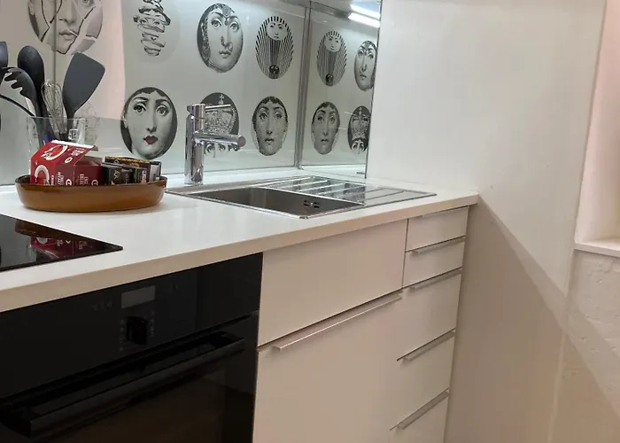 公寓 Picasso Walk Cosy Charm In Heart Of Old Town Ac And Wifi 昂蒂布