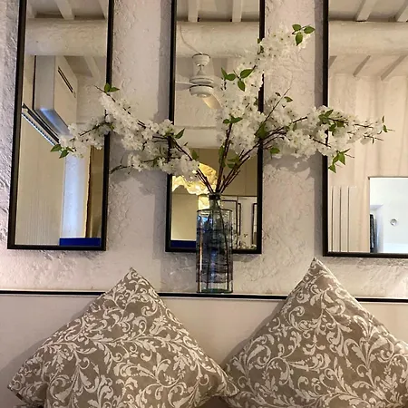 Picasso Walk Cosy Charm In Heart Of Old Town Ac And Wifi شقة *