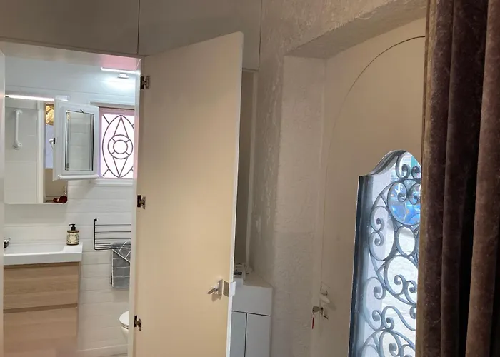 Picasso Walk Cosy Charm In Heart Of Old Town Ac And Wifi Daire